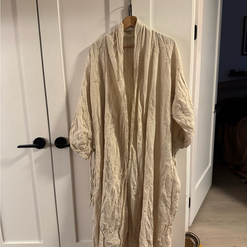 CHOICE Elegant Cream Embroidered Abaya